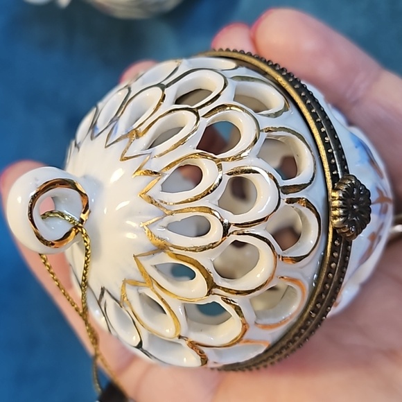 2 beautiful original Seagull Studio ornaments ,new with tag, trinket box,Christm - Picture 4 of 12